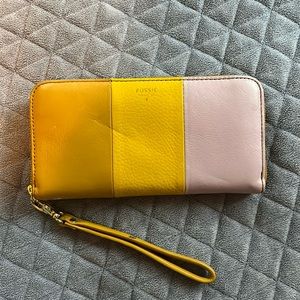 NWOT Fossil wristlet wallet
